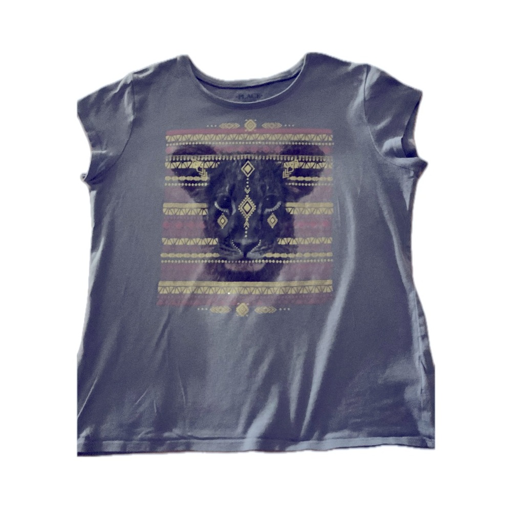Gray shirt fit to make a girl feel special.